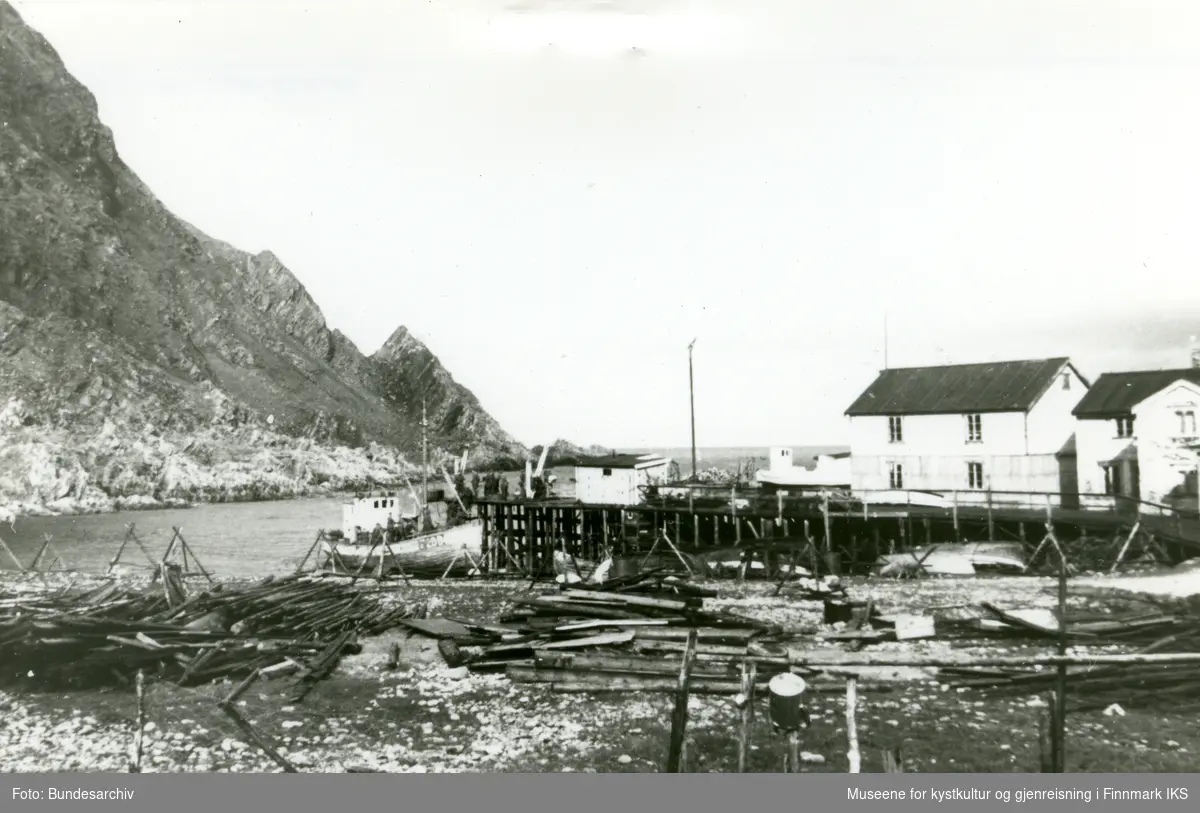 Fiskebruk i Losvik i Gamvik kommune. 1941/42