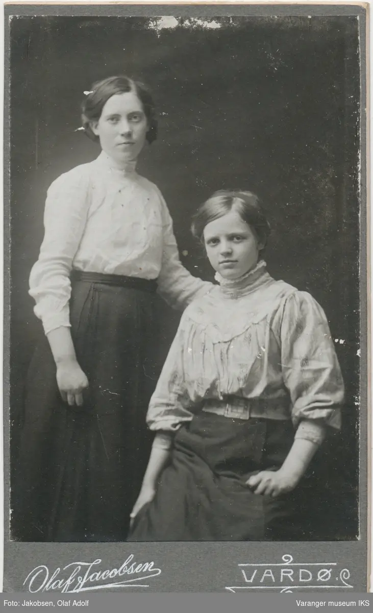 Dobbeltportrett, Olga Stensen og Nikoline Iversen, 1911