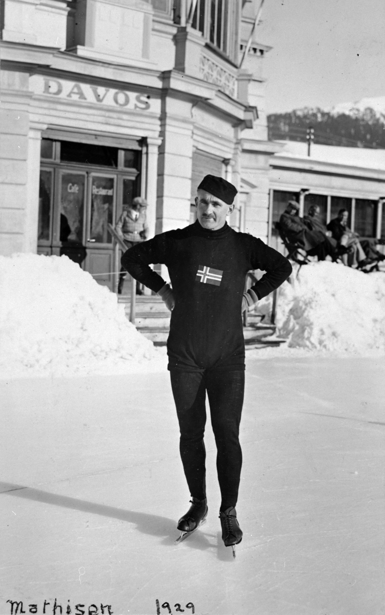 Skøteløper Oscar Mathisen i Davos 1929. Oscar Wilhelm Mathisen (født 4. oktober 1888, død 10. april 1954) var en norsk skøyteløper som representerte Kristiania Skøiteklubb. 