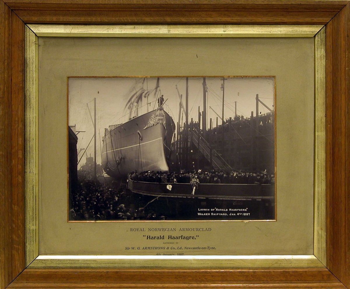 Stabelavløpet til panserskipet "Harald Haarfagre" 4. januar 1897 i Newcastle.