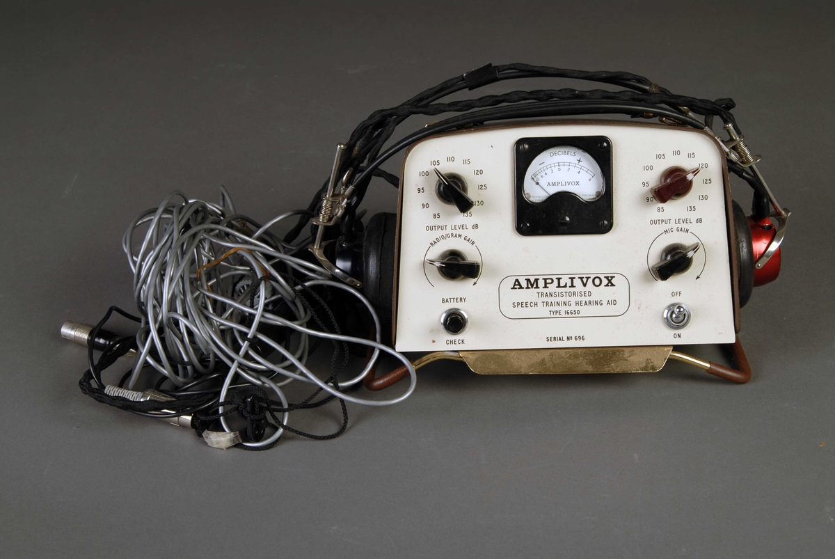Forsterker til taletrening, Amplivox, med headset, har vært brukt på Vikhov