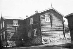 "Fra Fokstua fjellstue. a. Fjellstuen, b. Søpå, c. Stabbur (