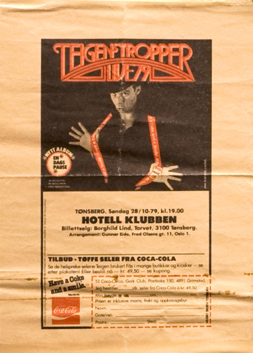 Et flyveblad (14,8 x 21 cm) er tapet på plakatens øvre venstre halvdel, og annonserer konsert på Hotell Klubben i Tønsberg, søndag 28/10-79.