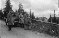 Bilen er en Ford T årsmodell 1926-27. Datering 1917 derfor u