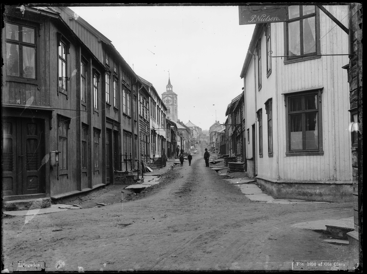 Kjerkgata på Røros i 1894. 