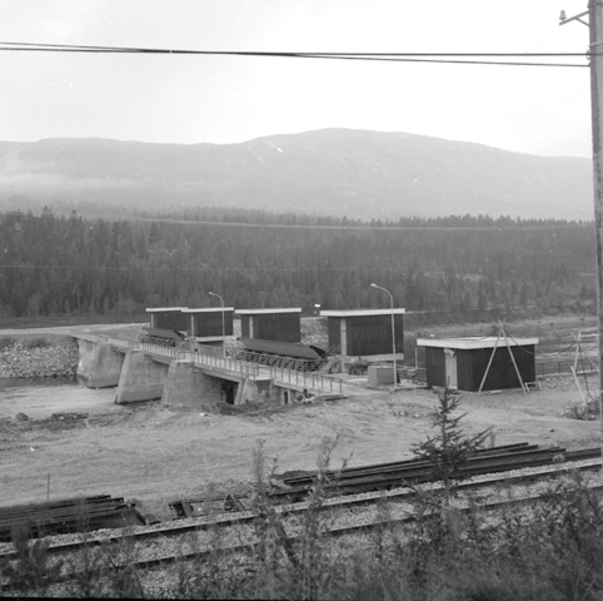 Rendalen kraftverk Barkald 1970. Høyegga dam som ligger i Glomma.