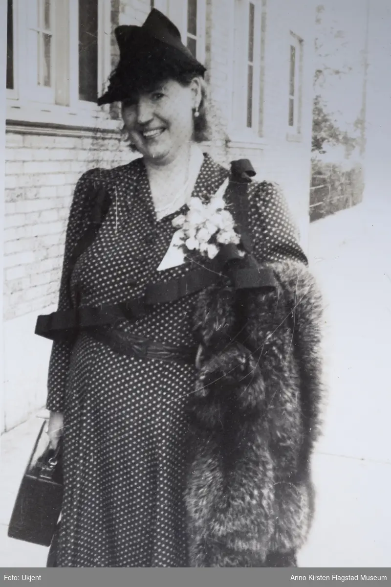 Kirsten Flagstad ved sin datter Else Maries bryllup med Arthur Dusenberry 10. august 1940. Kirsten Flagstad at her daughter Else Marie's wedding with Arthur Dusenberry 10 August 1940. 