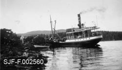 Dampbåten "Farmanden" fra Drammen, fotografert utenfor kaia 