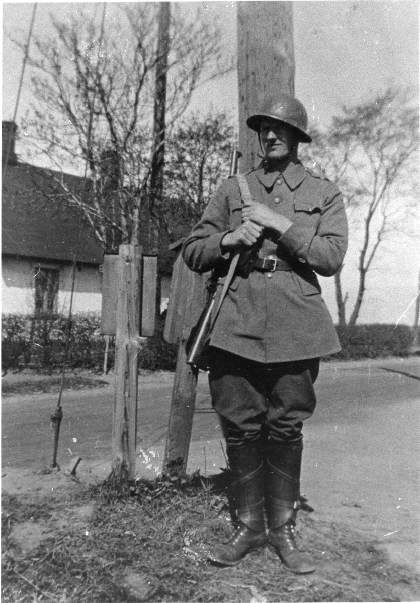 Pettersson, vpl. A 6. I uniform m/1923 omändrad 1940. Filborna, Skåne.
