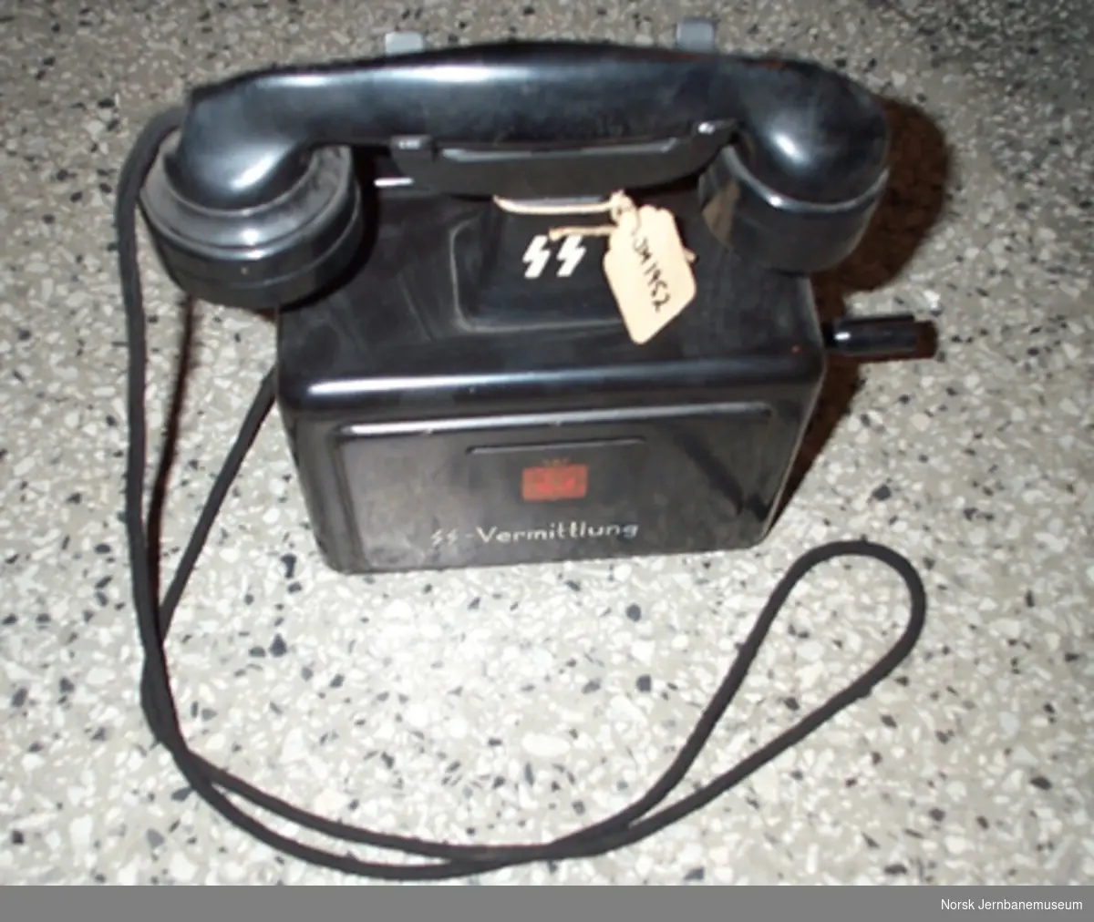 Veggtelefon fra Terbovens salongvogn - induktortelefon