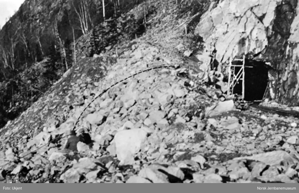Rekonstruksjon av anleggsarbeider Titus Rudsers død forårsaket av en rikosjerende stein fra tunnelen