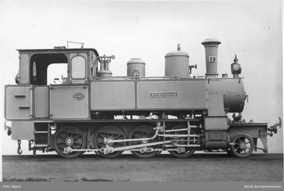 Leveransefoto av Holmestrand-Vittingfossbanens damplokomotiv nr. 1 "Holmestrand" ved levering fra Krauss i 1901