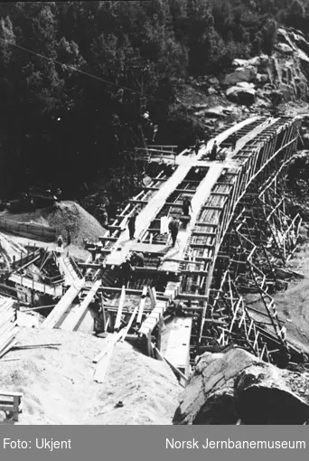 Hunsdalen viadukt : støping av brubane