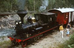Setesdalsbanens damplokomotiv type XXI nr. 2 med museumstog 