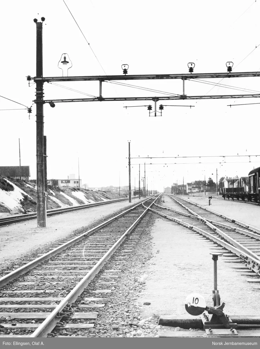 Jærbanens elektrifisering : stasjonsområdet på Bryne, sett mot Nærbø