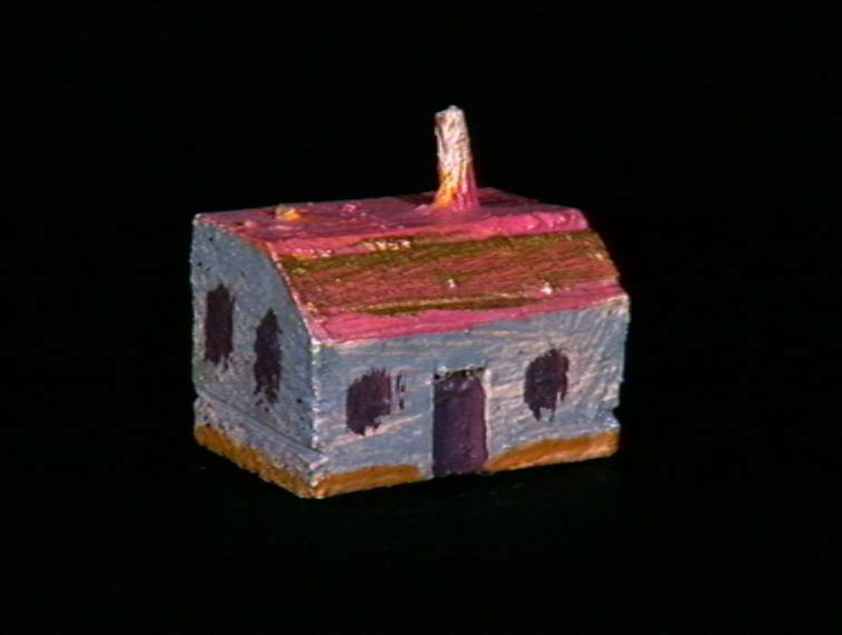 Sett med ca 200 leketøyhus laget av tre i forskjellige former og farger.