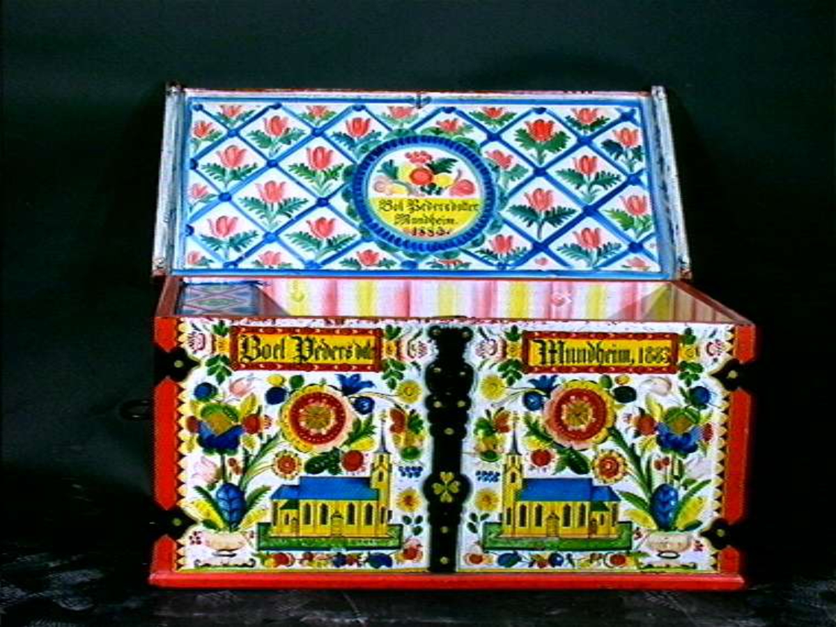 Kiste med løse føtter og nøkkel