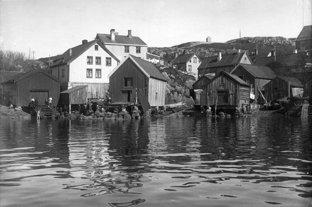 Hønebukta i Kristiansand 1909. 
Del av panorama, jfr. NF.00693-151 og -005.