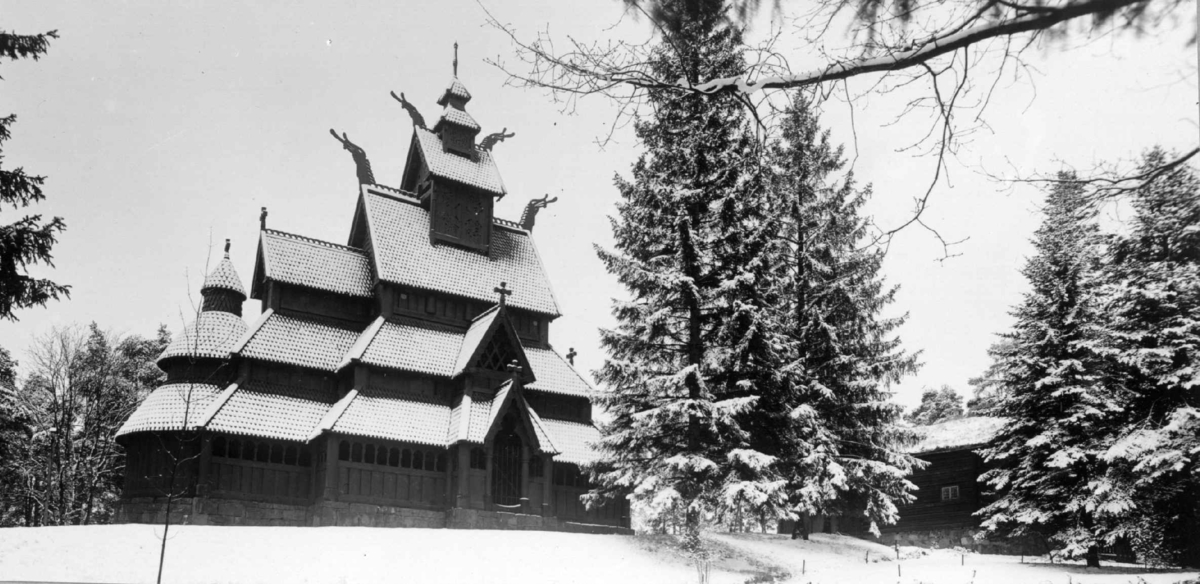 Gol stavkirke fra Gol i Hallingdal. Vinter 1925
