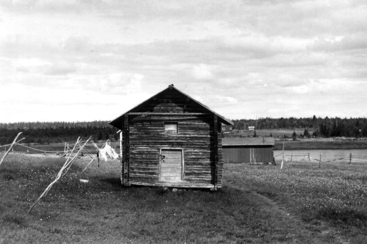 Stabbur på Marttigården Aitta i Lainio i Sverige i 1958.