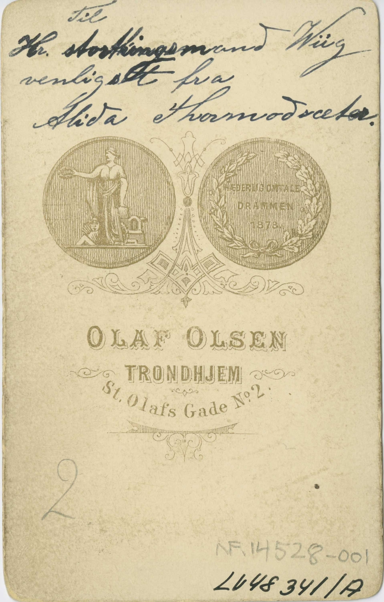 Kvinnedrakt, Trondheim, 1870-årene. Visittkort.