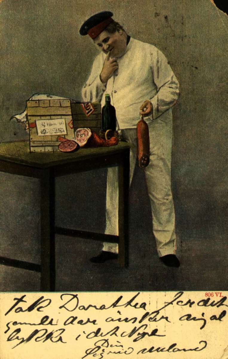 Postkort. Nyttårshilsen. En mann står og ser på matvarer som ligger på et bord. Han holder en pølse i hånden.