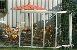 "Erigerons have", med sommerstue. Vindskjerm rundt.