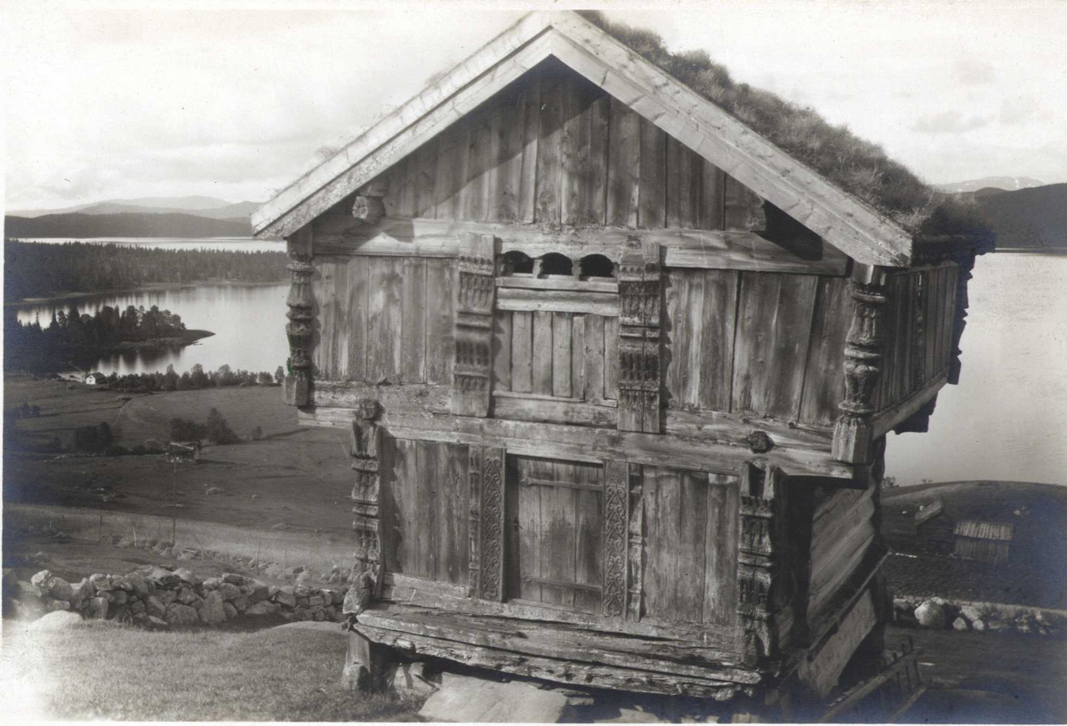 Stabbur, Gardsjord, Rauland, Vinje, Telemark. Fotografert 1921
