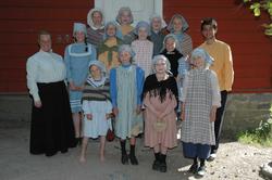 Levendegjøring på museum.Ferieskolen uke 26 2005.Klassebild