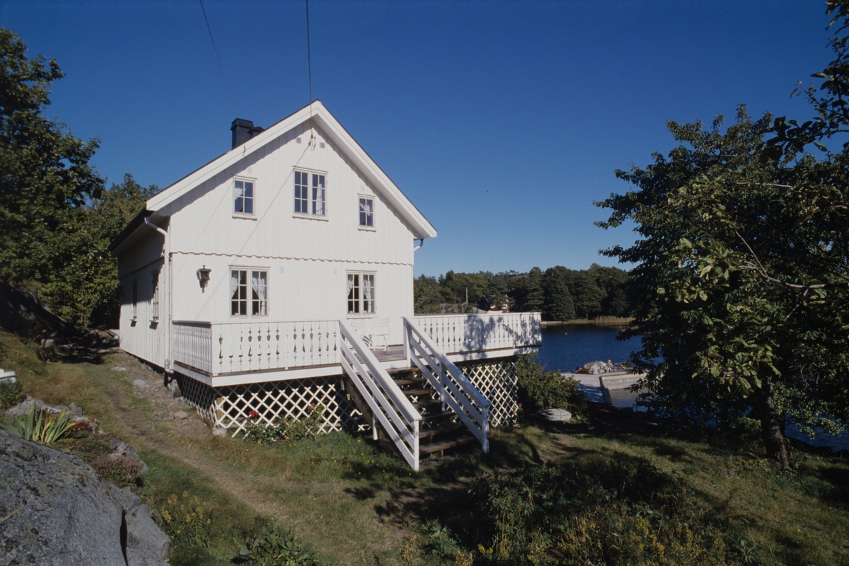 Sommerhus ved Dalen, Røssesund, nytt hus i gammel hage. Illustrasjonsbilde fra Nye Bonytt 1989.