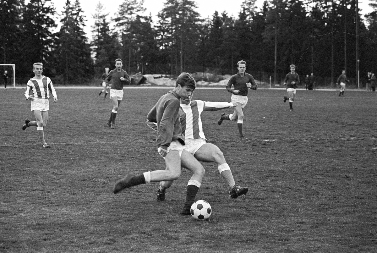 Serie. Kvartfinal i fotball for juniorer på Abildsbø. Fotografert sept. 1967.