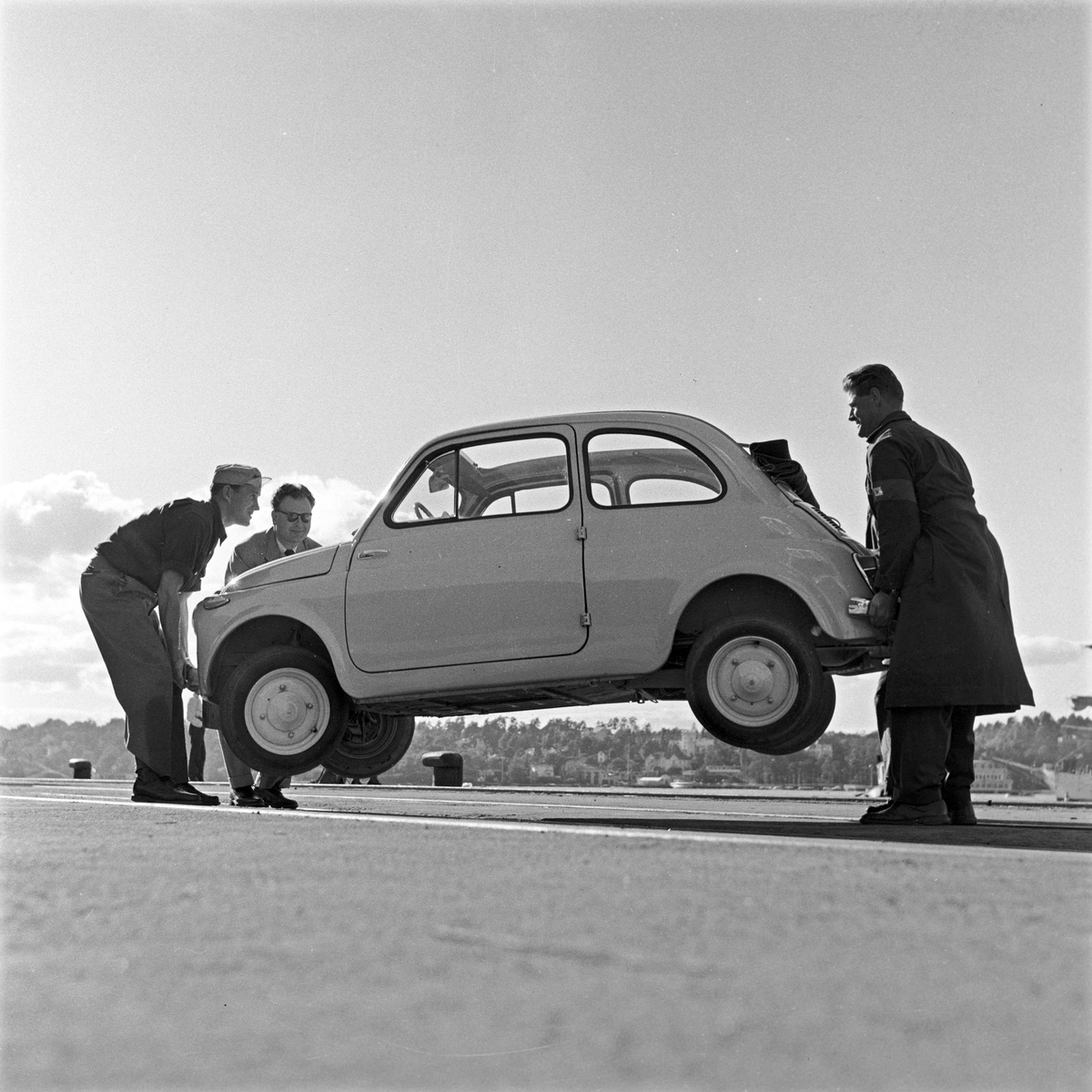 Serie. Test av bilmodellen Fiat 500. Bilen er fotografert bl.a. foran Frammuseet og Kon-Tiki Museet.

