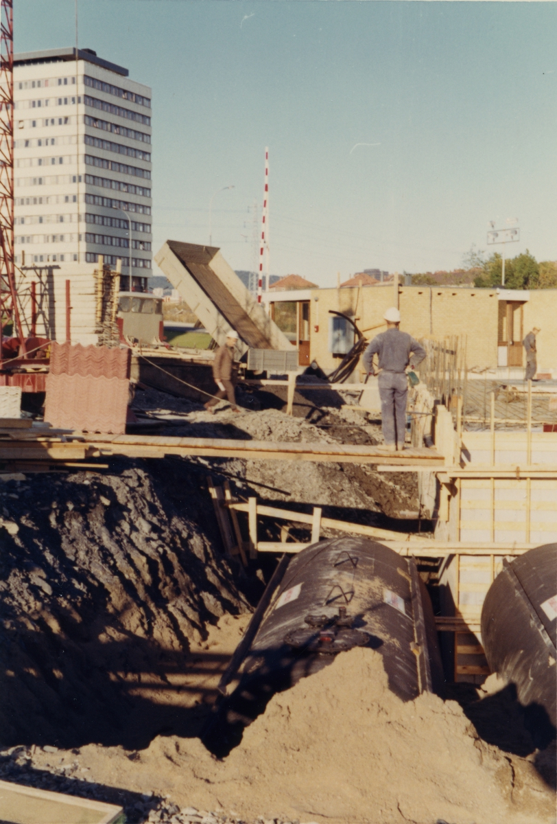 Byggeplass.Konstruksjon av Tiedemanns Tobaksfabrik på Hovin i 1969.