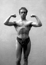 Portrett, mann i truse og håndkle. Karl Jørgensen.