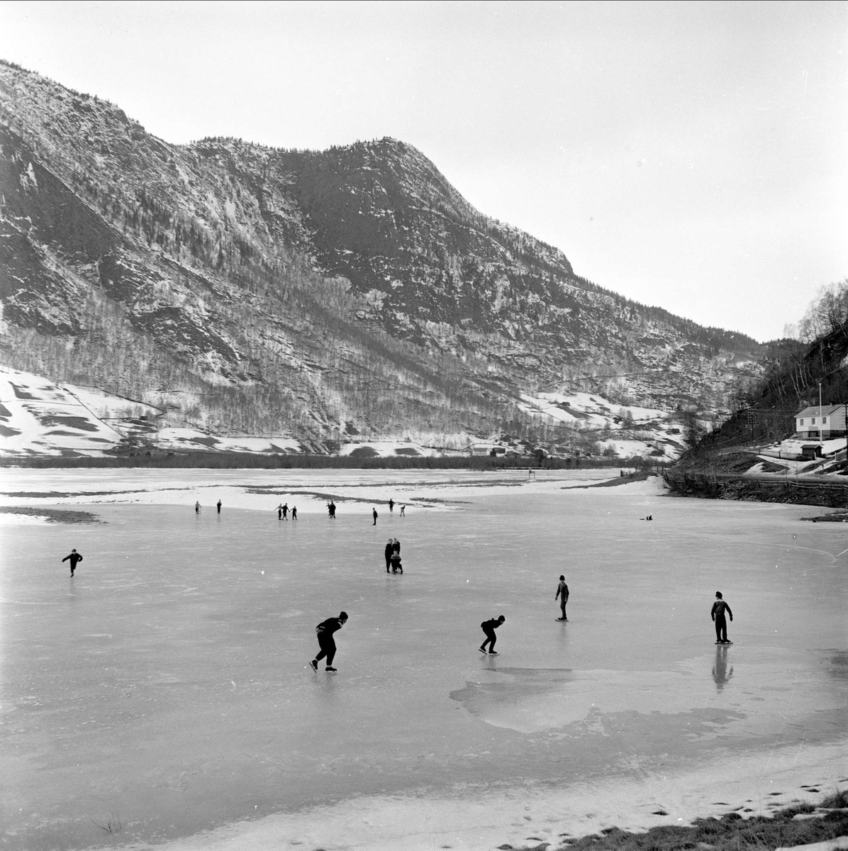 På skøyter i Gudbrandsdalen, mars, 1959.