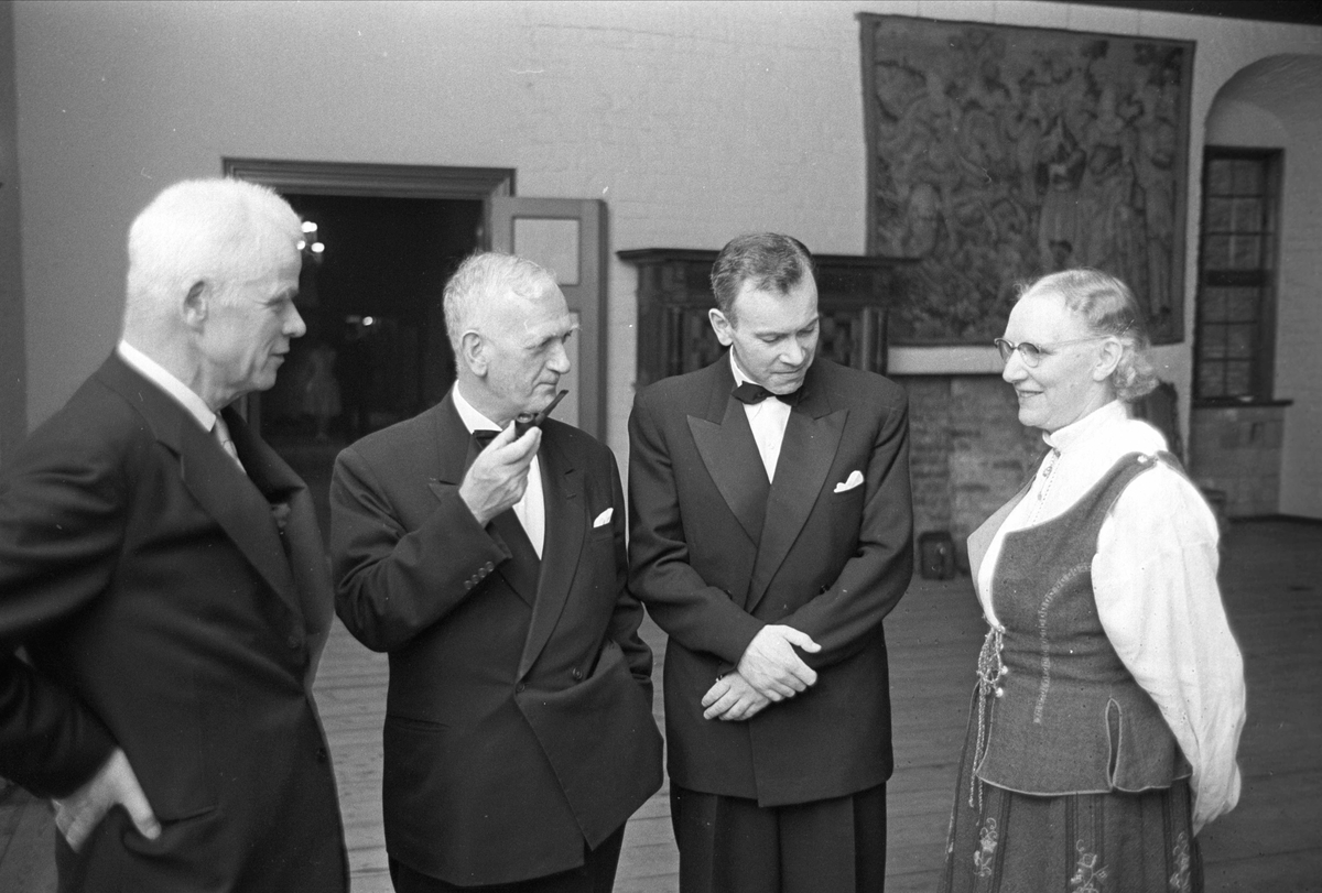 Oslo, 19.06.1965, Stortinget, avslutnings fest på Akershus slott, stortingsrepresentanter i festsalen.
