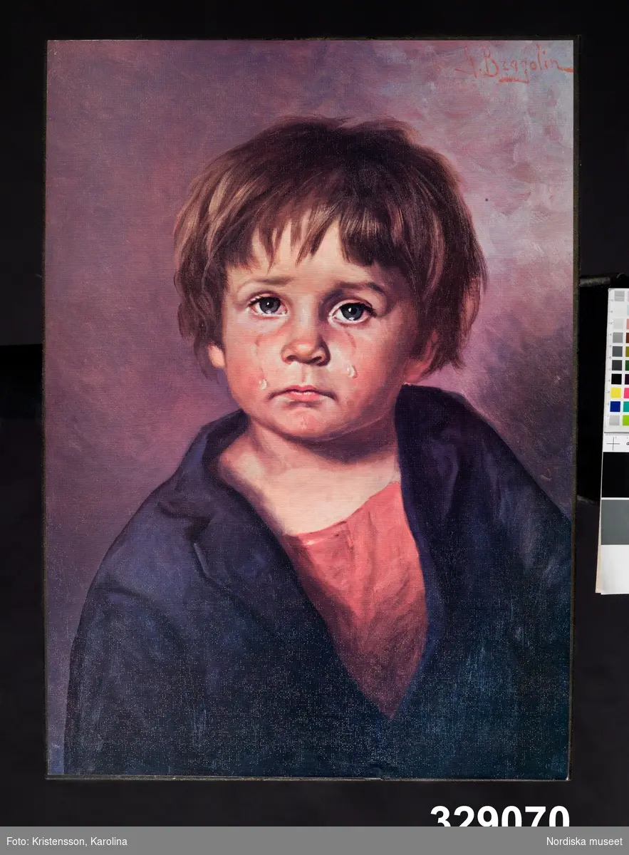 Människa, pojke.
Porträtt, en face, av gråtande barn.