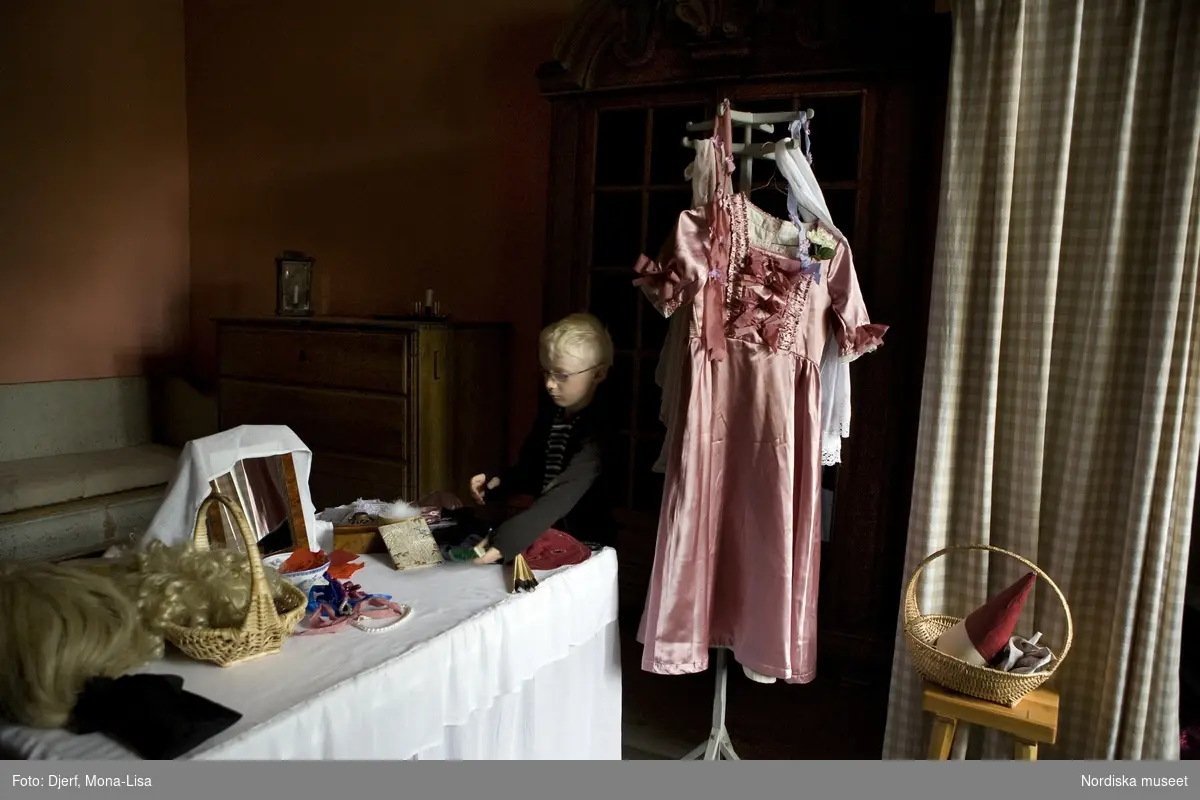 Svindersviksdagen - en 1700-talsdag för hela familjen 
lördagen den 14 juni. Barn provar kläder och sminkar sig efter tidens mode.


