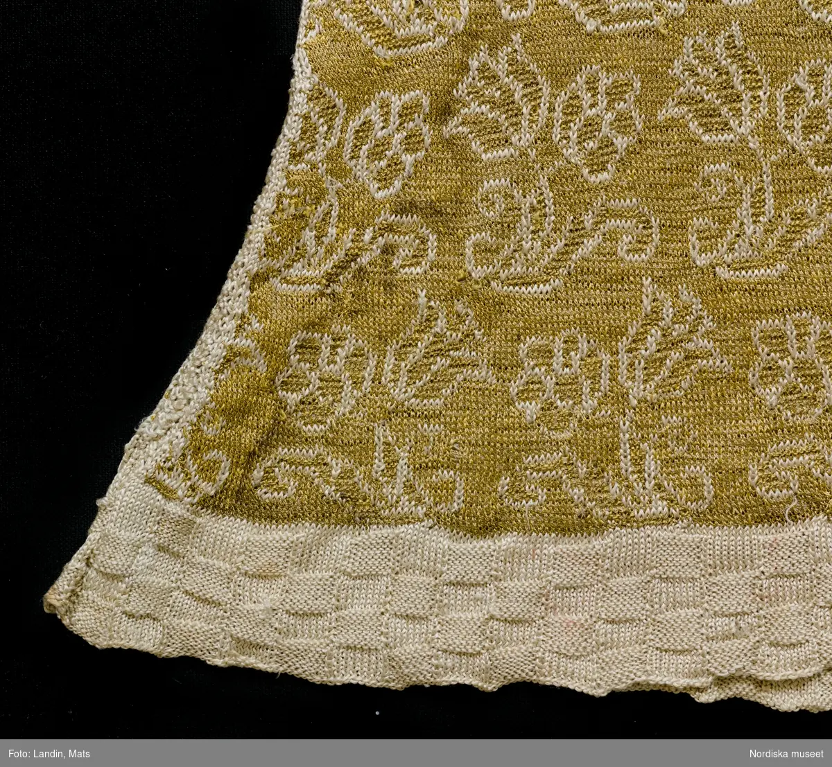 Tröja av gult silke. Silketröja. 1600-tal. 
NM  inv.nr 221941