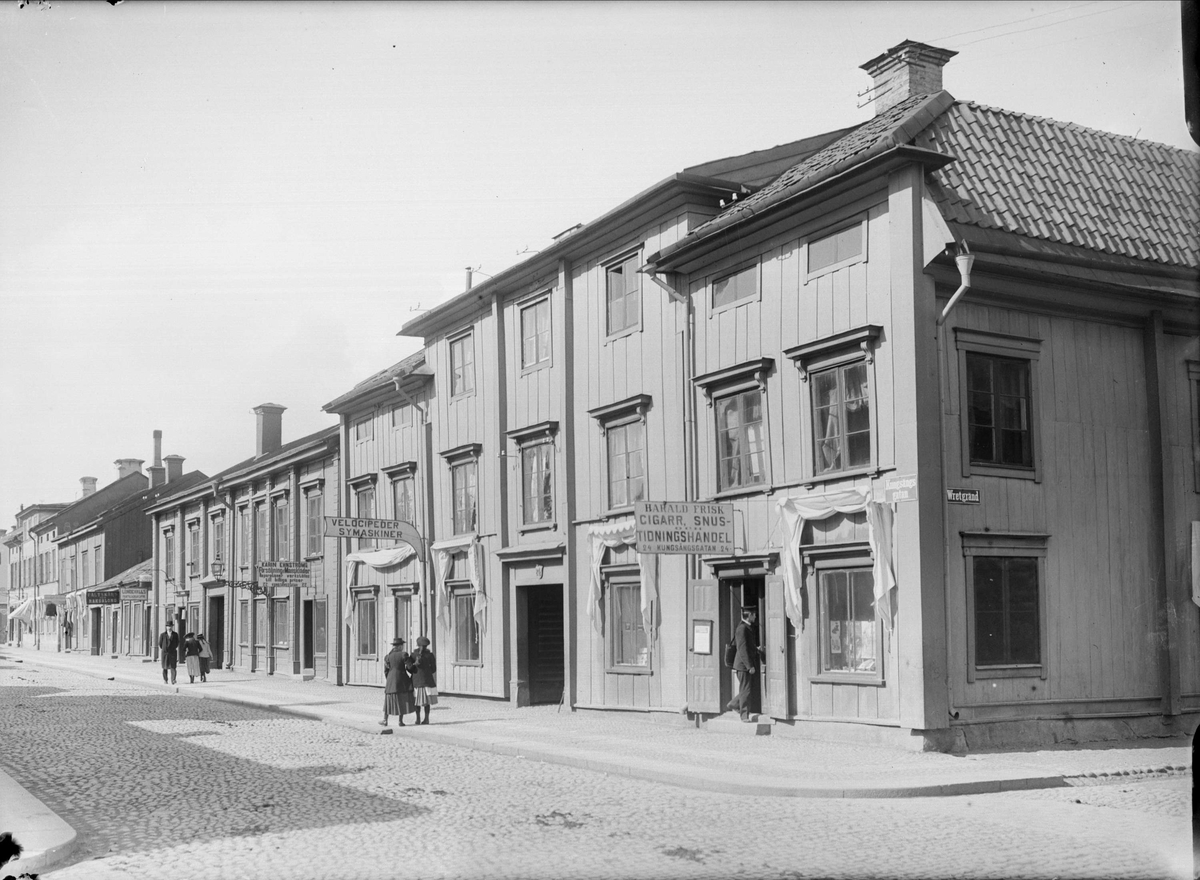 Kungsängsgatan mot norr från Vretgränd, Kungsängen, Uppsala 1901 - 1902