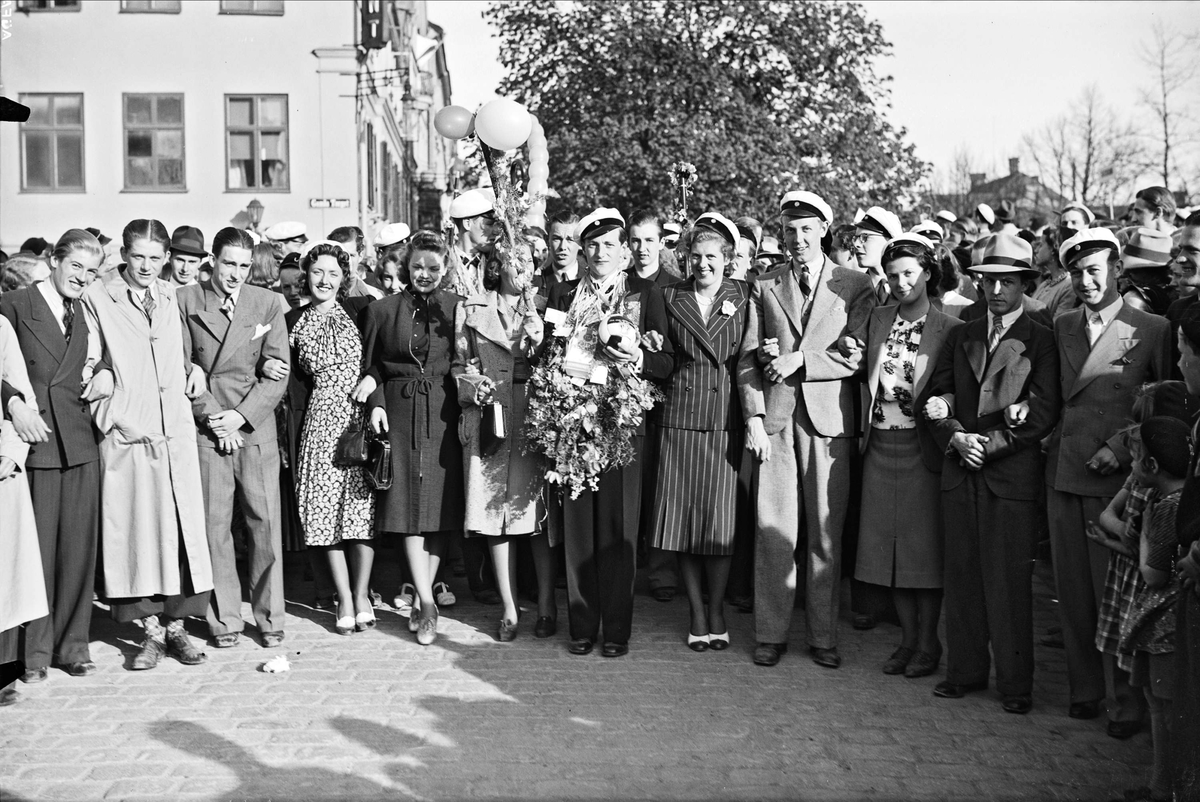 Studentfirande på Gamla torget och Östra Ågatan, Uppsala 1939