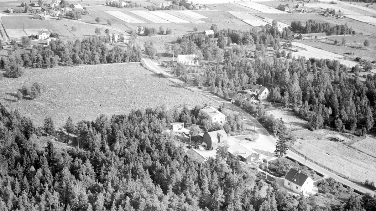 Flygfoto över Hjälmunge, Hållnäs socken, Uppland 1954