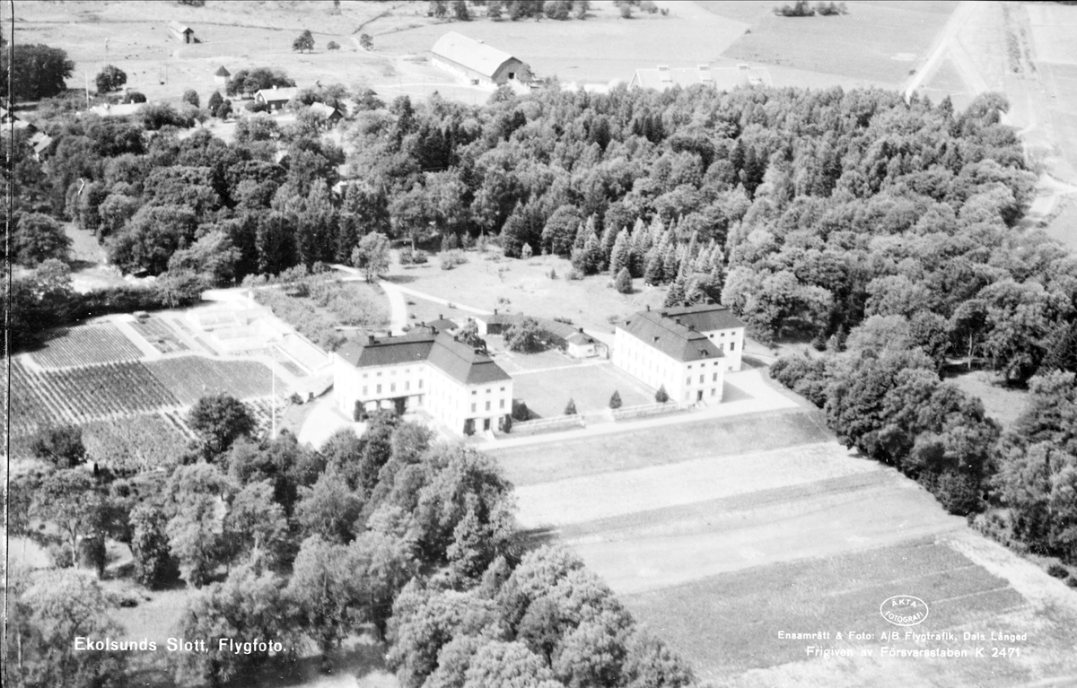 Flygfoto över Ekolsunds slott, Husby-Sjutolfts socken, Uppland  1947