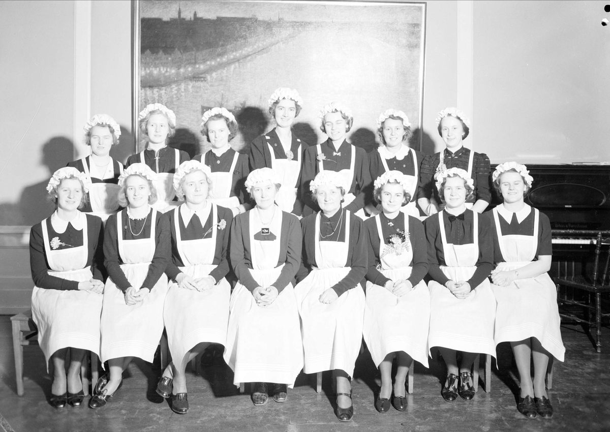 Deltagare i avgångskurs på Fackskolan för huslig ekonomi, Uppsala 1939