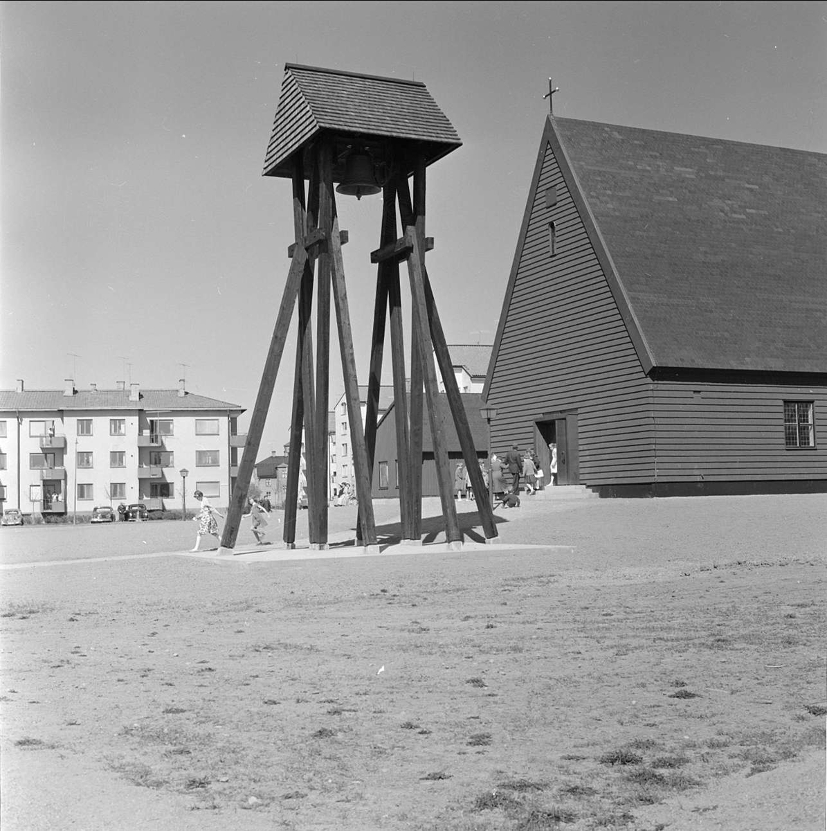 Klockstapel vid Salabackekyrkan, kvarteret Becktråden, Sala backe, Uppsala 1959
