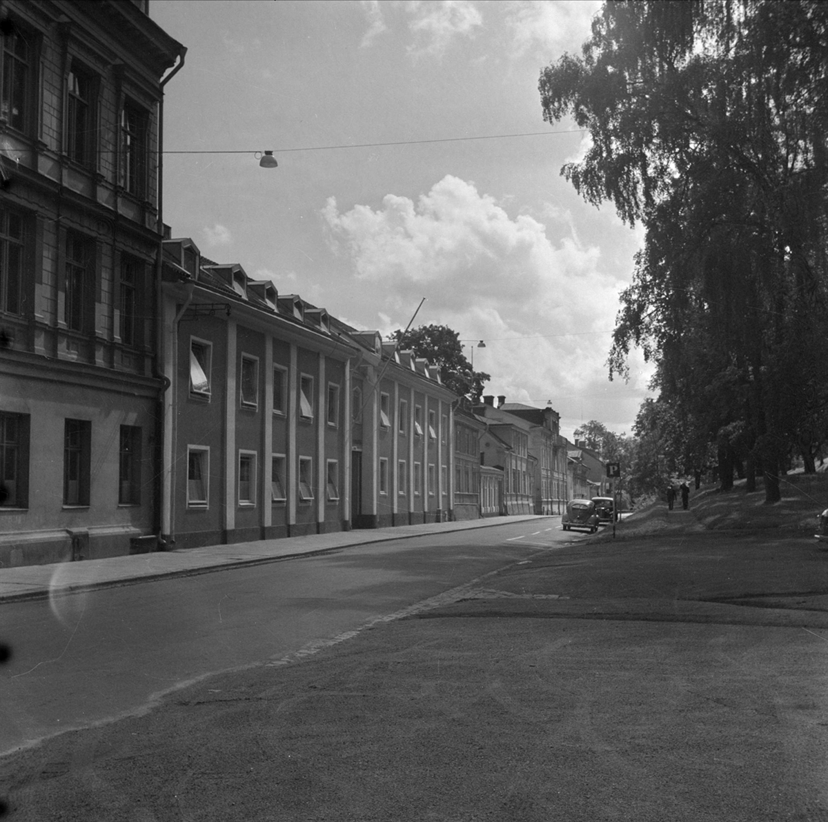 Landstingsbyggnad med gårdsinteriör på Nedre Slottsgatan i kvarteret Trädgården, stadsdelen Fjärdingen, Uppsala 1959
