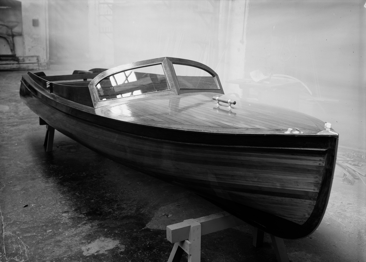 Motorbåt av trä, sannolikt Uppsala, 1934