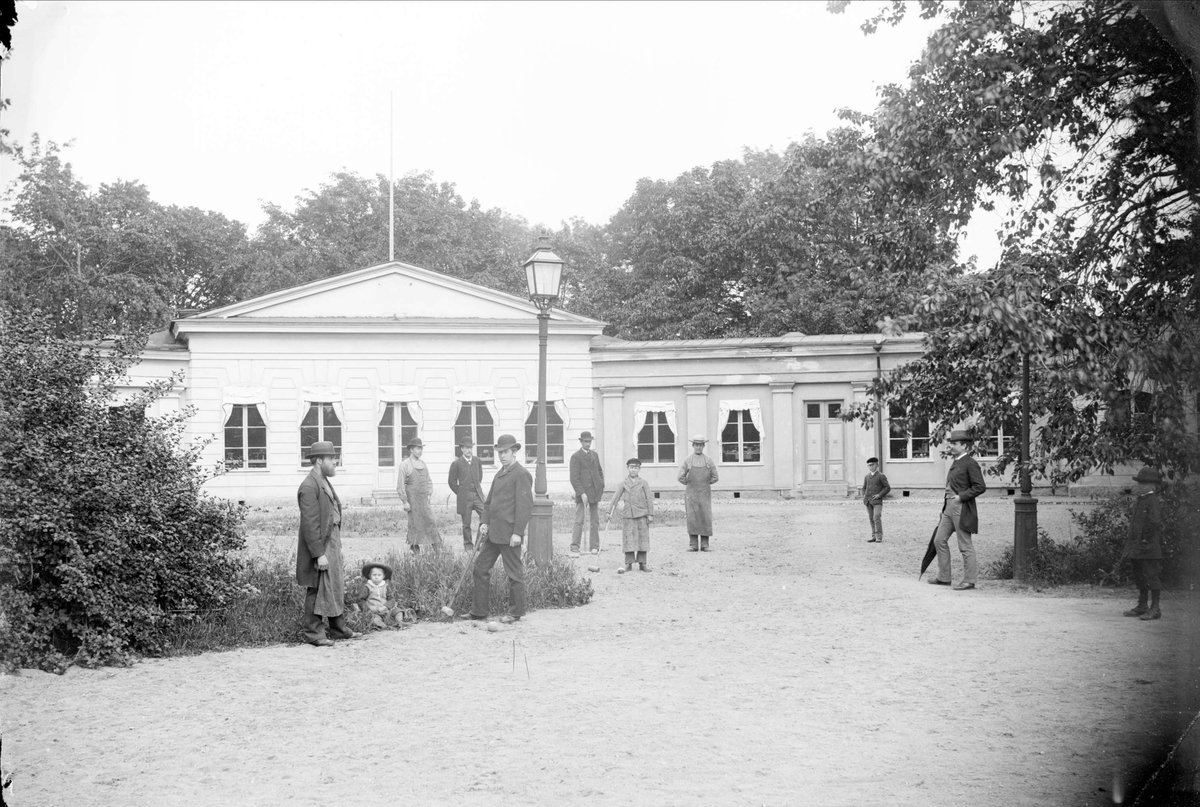 Krocketspel vid orangeriet i Linnéträdgården, kvarteret Örtedalen, Uppsala