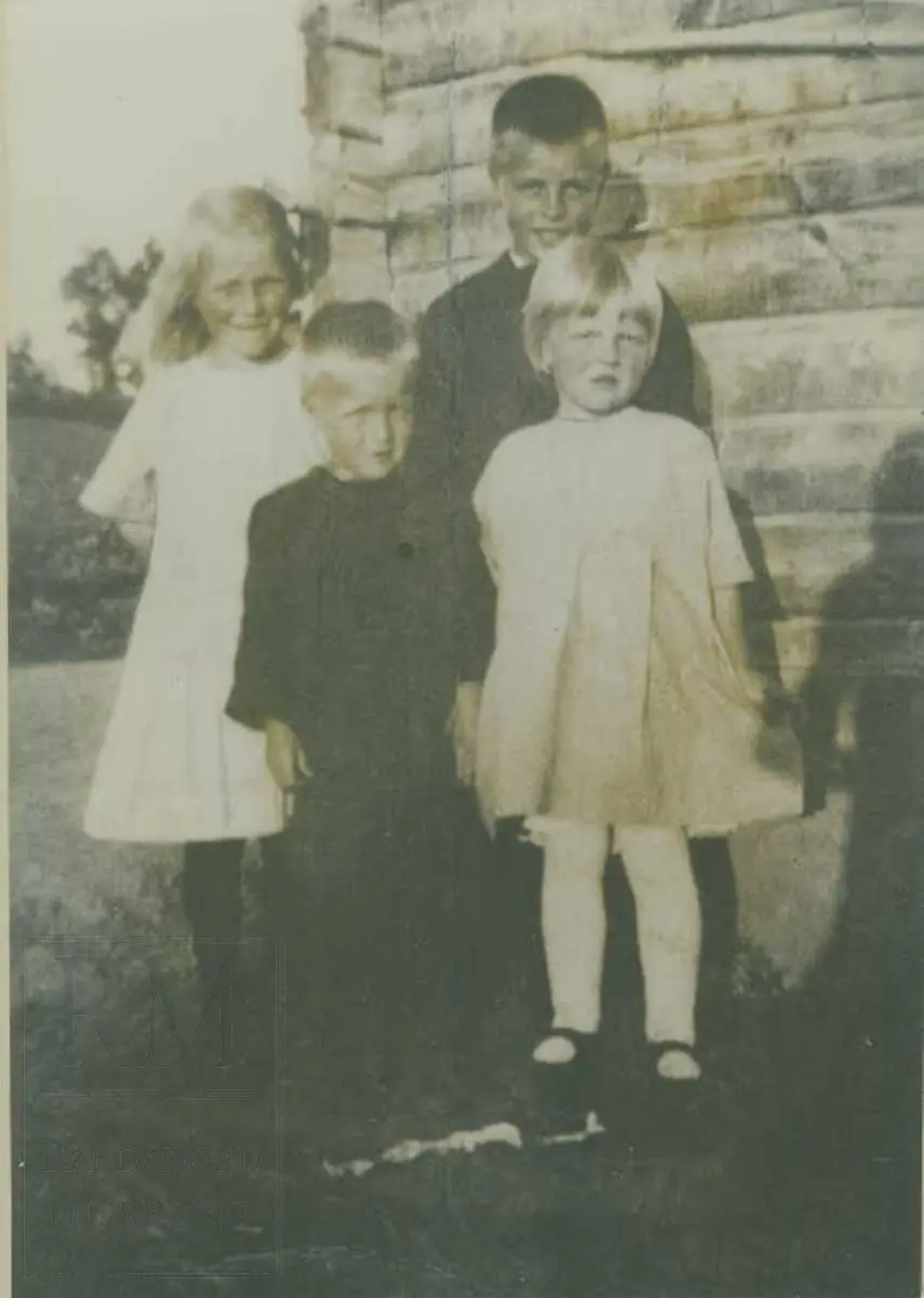 Søsknene Mary Bjørklund, Einar Bjørklund, Jens Bjørklund og Kari Bjørklund.