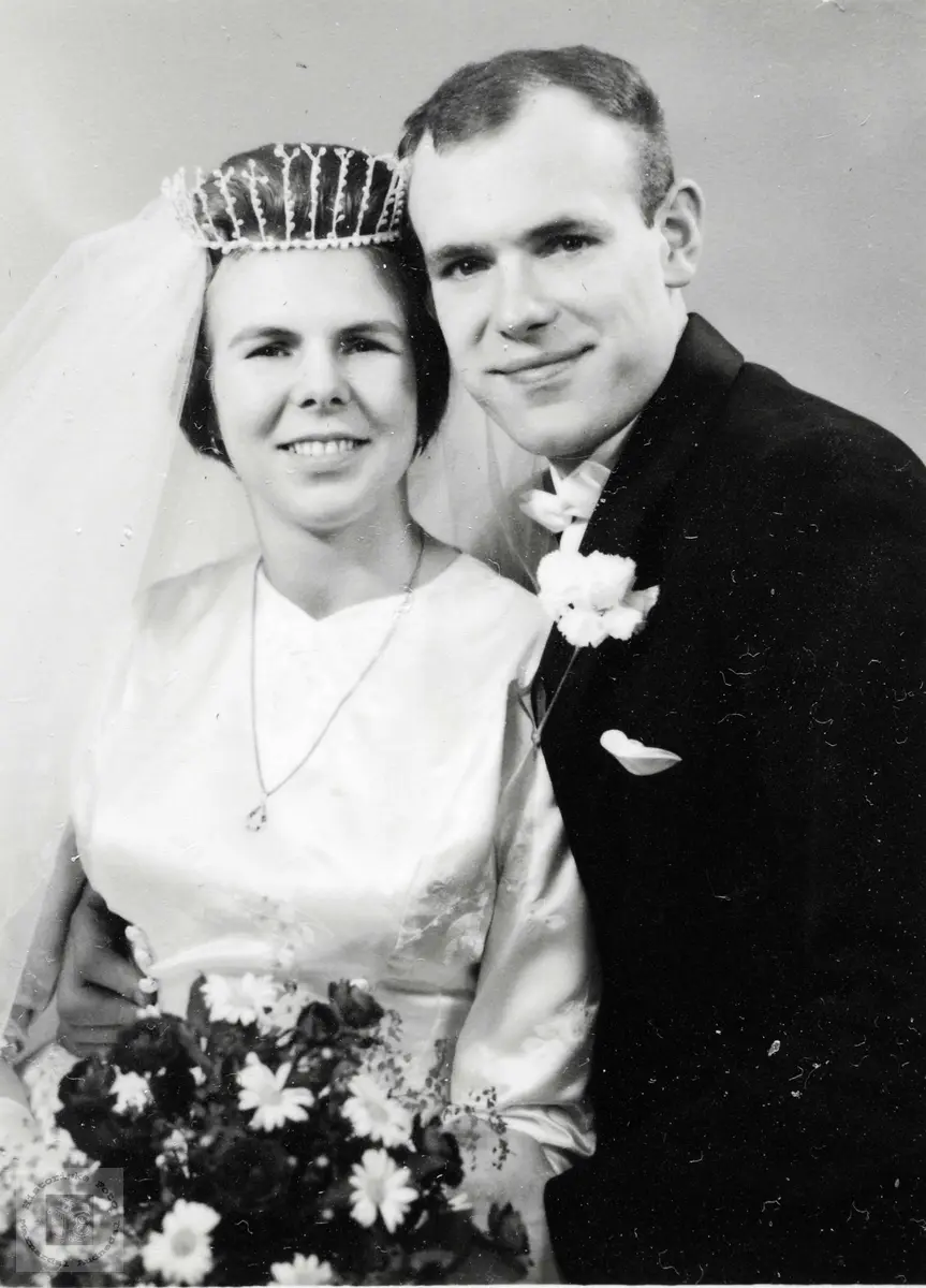 Brudeparet Anne Grethe og Leif Lund.